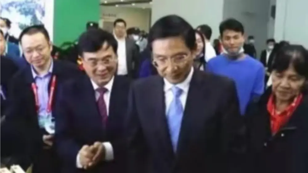 Jiangxi Probintziako Herri Gobernuko gobernadoreordeak gure standa bisitatzen du Basogintzako Foru Erakusketan