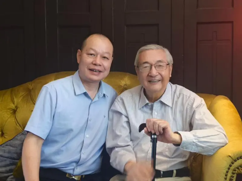Xu Zhihong CASko akademikoarekin bilera Anoectochilus Biomanufacturing Teknologia arakatzeko eta Xinquan Shibawan Ice Snow Anoectochilus-en bere inskripzio esklusiboa lortzeko